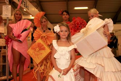 Módní přehlídka BonExpo papirove modely