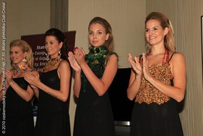 Módní přehlídka v klubu Cristal