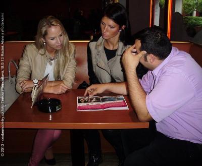 Rencontre du PDG avec des mannequins