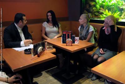 Rencontre du PDG avec des mannequins