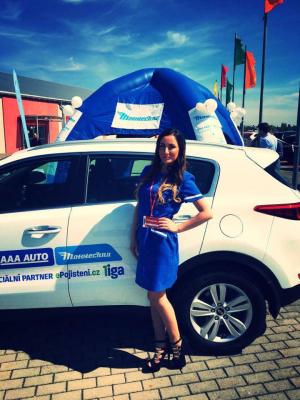 Hostesky na autosalonu v Praze