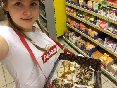 Promotérky na ochutnávku pečiva Penam Praha 