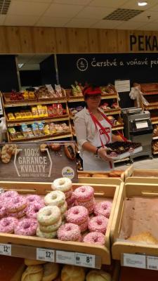Promotérky na ochutnávku pečiva Penam Praha 4 