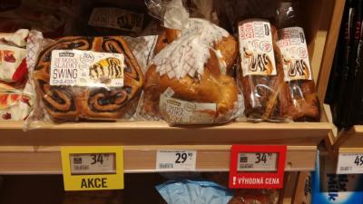 Promotérky na ochutnávku pečiva Penam Praha 