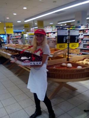 Promotérky na ochutnávku pečiva Penam Ujezd nad Lesy