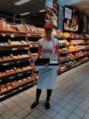 Promotérky na ochutnávku pečiva Penam Mladá Boleslav