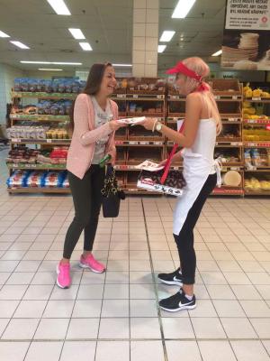 Promotérky na ochutnávku pečiva Penam Teplice