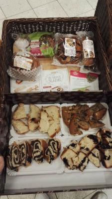 Promotérky na ochutnávku pečiva Penam Centrum Nový Most