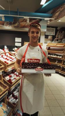 Promotérky na ochutnávku pečiva Penam Centrum Nový Most