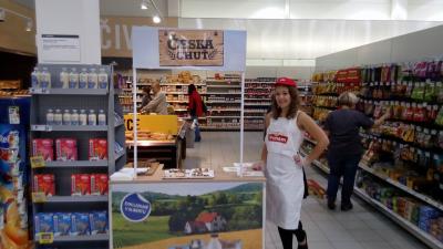 Promotérky na ochutnávku pečiva Penam Hradec Králové