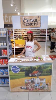 Promoteurs de la dégustation de la pâtisserie Penam Hradec Králové