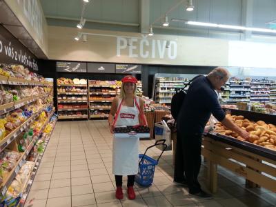 Promotérky na ochutnávku pečiva Penam Litomerice