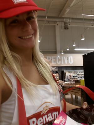 Promotérky na ochutnávku pečiva Penam Litomerice