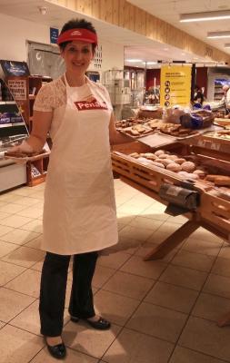 Promotérky na ochutnávku pečiva Penam Plzeň