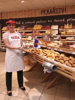 Promotérky na ochutnávku pečiva Penam Plzeň