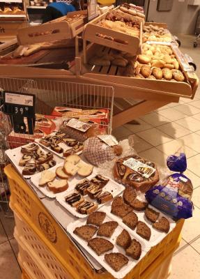 Promotérky na ochutnávku pečiva Penam Plzeň