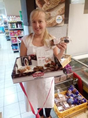 Promotérky na ochutnávku pečiva Penam Praha