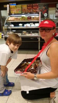 Promotérky na ochutnávku pečiva Penam Praha 