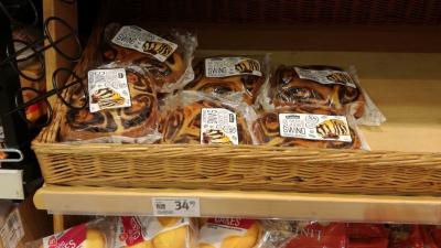 Promotérky na ochutnávku pečiva Penam Praha 