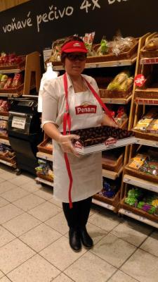 Promotérky na ochutnávku pečiva Penam Praha 3