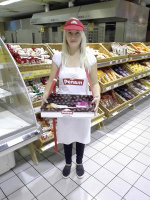 Promotérky na ochutnávku pečiva Penam Pardubice