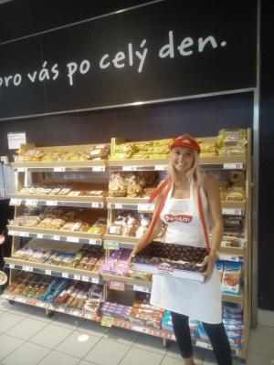 Promotérky na ochutnávku pečiva Penam Teplice