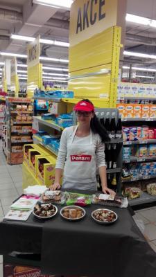 Promotérky na ochutnávku pečiva Penam Praha