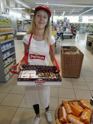 Promotérky na ochutnávku pečiva Penam Mladá Bolestav