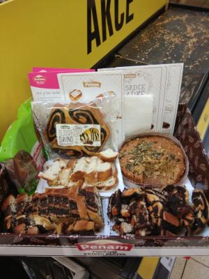 Promotérky na ochutnávku pečiva Penam Jindrichuv Hradec