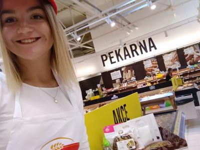 Promotérky na ochutnávku pečiva Penam Jindrichuv Hradec