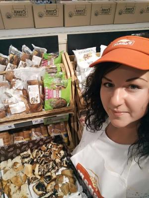 Promotérky na ochutnávku pečiva Penam Trutnov