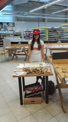 Promotérky na ochutnávku pečiva Penam Varnsdorf