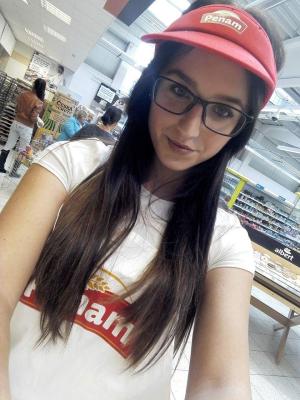 Promotérky na ochutnávku pečiva Penam Varnsdorf