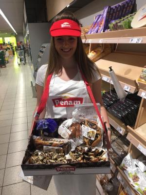 Promotérky na ochutnávku pečiva Penam Vodňany