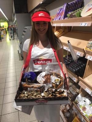 Promotérky na ochutnávku pečiva Penam Vodňany