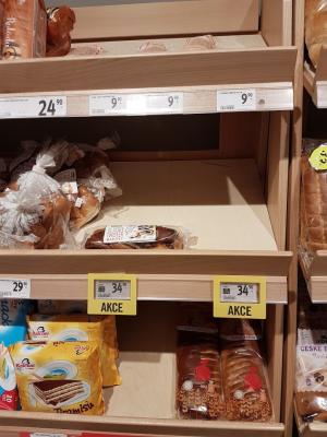 Promotérky na ochutnávku pečiva Penam Kutna Hora