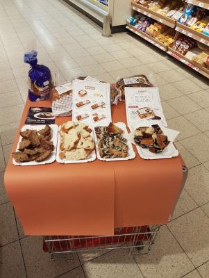 Promotérky na ochutnávku pečiva Penam Kutna Hora