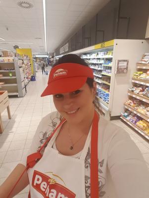 Promotérky na ochutnávku pečiva Penam Kutna Hora