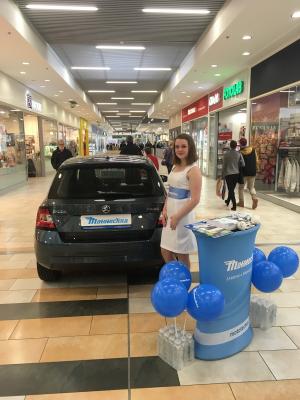 Hosteska na promo akci pro AAA AUTO v OC Futurum Kolin