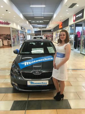Hosteska na promo akci pro AAA AUTO v OC Futurum Kolin