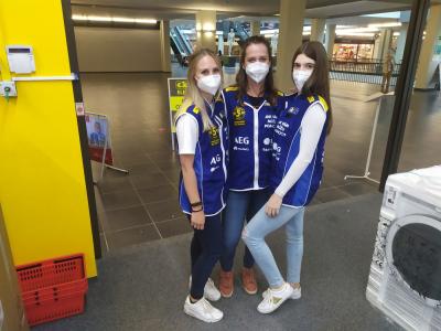 Zajistili jsme hostesky pro OKAY HOLDING a.s.,OC Lužiny Praha