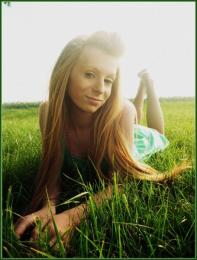 modelky/15034/v trave.jpg