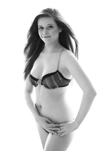 Фотография была вставлена моделью на портале чешской модели с.р.о.