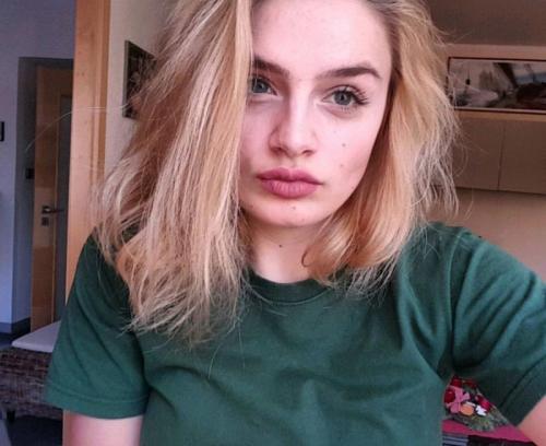 A fényképet a modell helyezte be a cseh Modelky s.r.o portáljára.