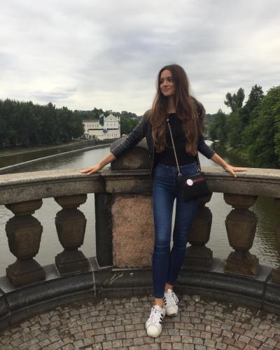 Фотография была вставлена моделью на портале чешской модели с.р.о.