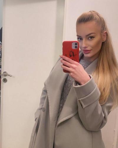 Фотография была вставлена моделью на портале чешской модели с.р.о.